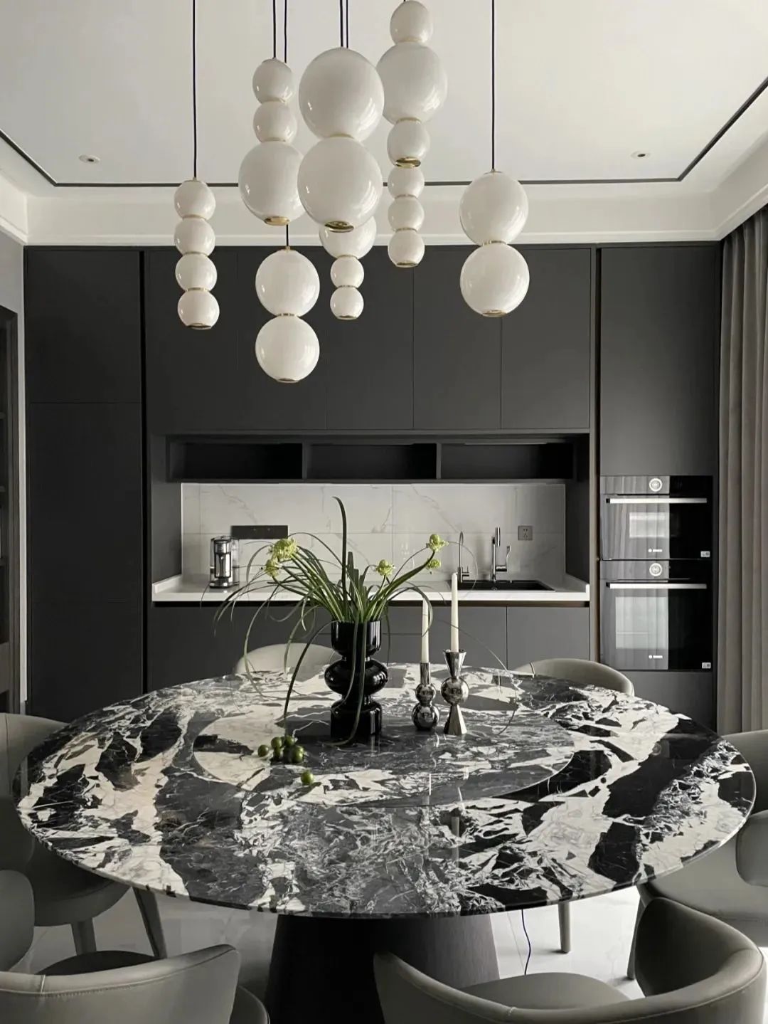 Grand Antique Marble Round Dinner Tables.jpg Grand Antique Marble Round Dinner Tables.jpg